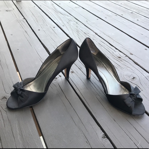 Kenneth Cole Reaction High Heels - Picture 2 of 8